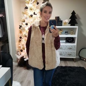 New without tags fuzzy vest